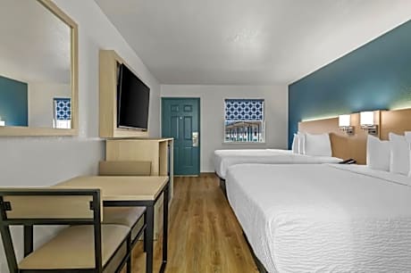 2 Queen Beds Nonsmoking