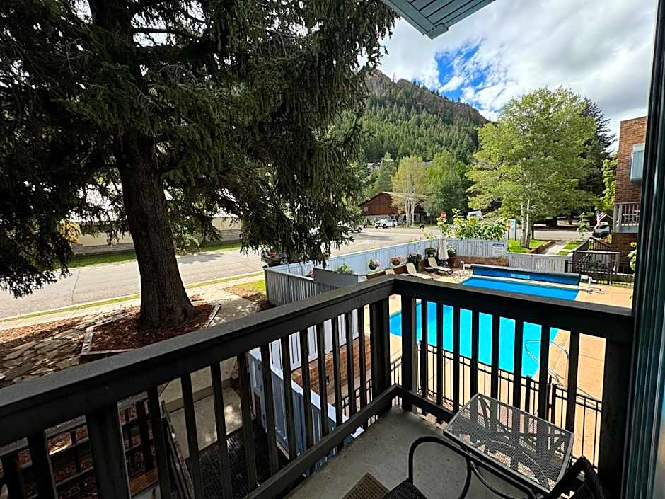 Shadow Mountain Lodge