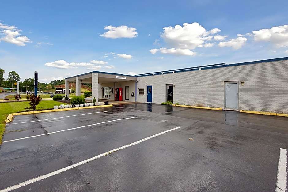 Relax inn by OYO Greeneville Near Hwy US-321