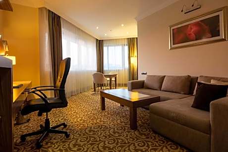 Deluxe Suite