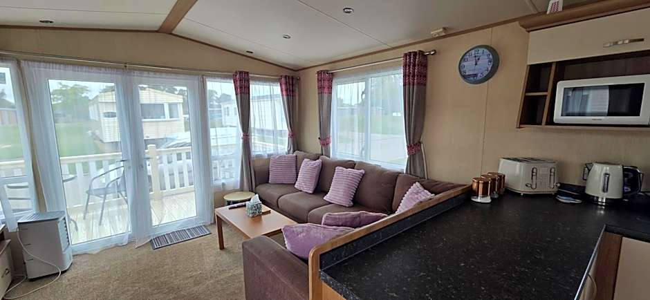 Bianca and marks 8 berth Caravan with Hot tub