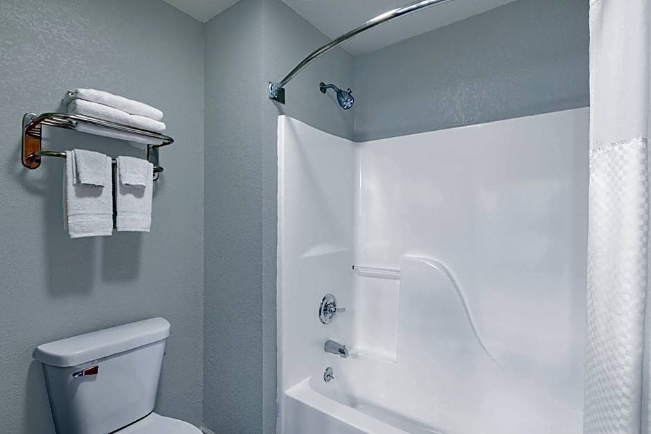 AmericInn by Wyndham Pella