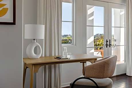 Canary King Suite - Accessible
