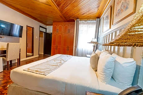 Deluxe Double Room (2 Adults + 1 Child)