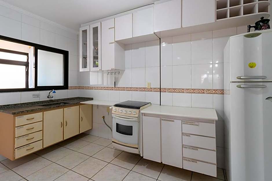 Apto com bela vista a 100m da Praia da Guilhermina