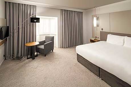 1 Queen Bed Standard