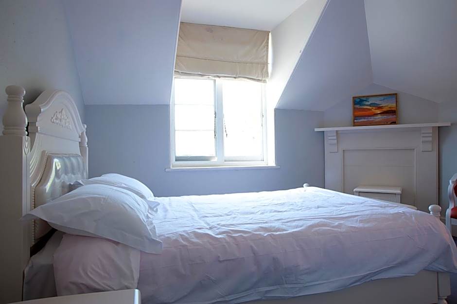Photo 1 of 14 of Double Room with Shared Bathroom