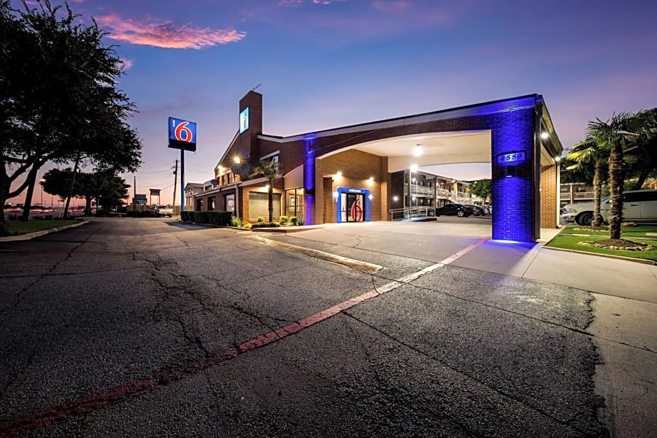 Motel 6-Plano, TX - Plano Northeast