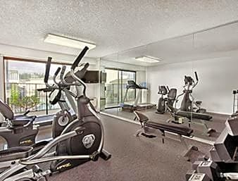 Howard Johnson Inn & Suites Tacoma Near McChord AFB – Tacoma, WA