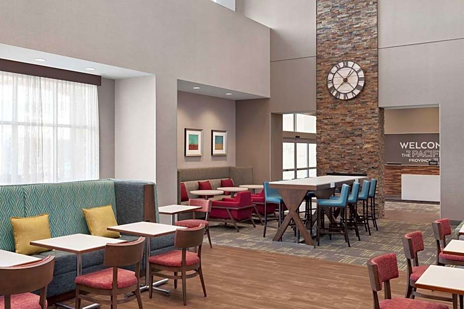 Hampton Inn & Suites Kelowna, British Columbia, Canada