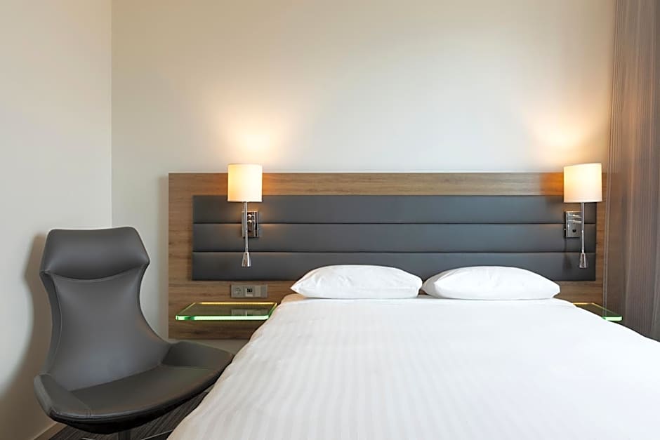 Moxy by Marriott Edinburgh Airport