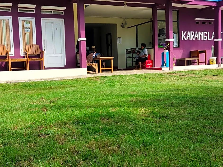 penginapan karanglaut santolo