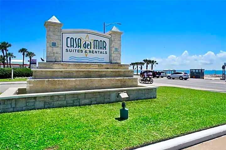 Cozy Galveston Beach Front Condo
