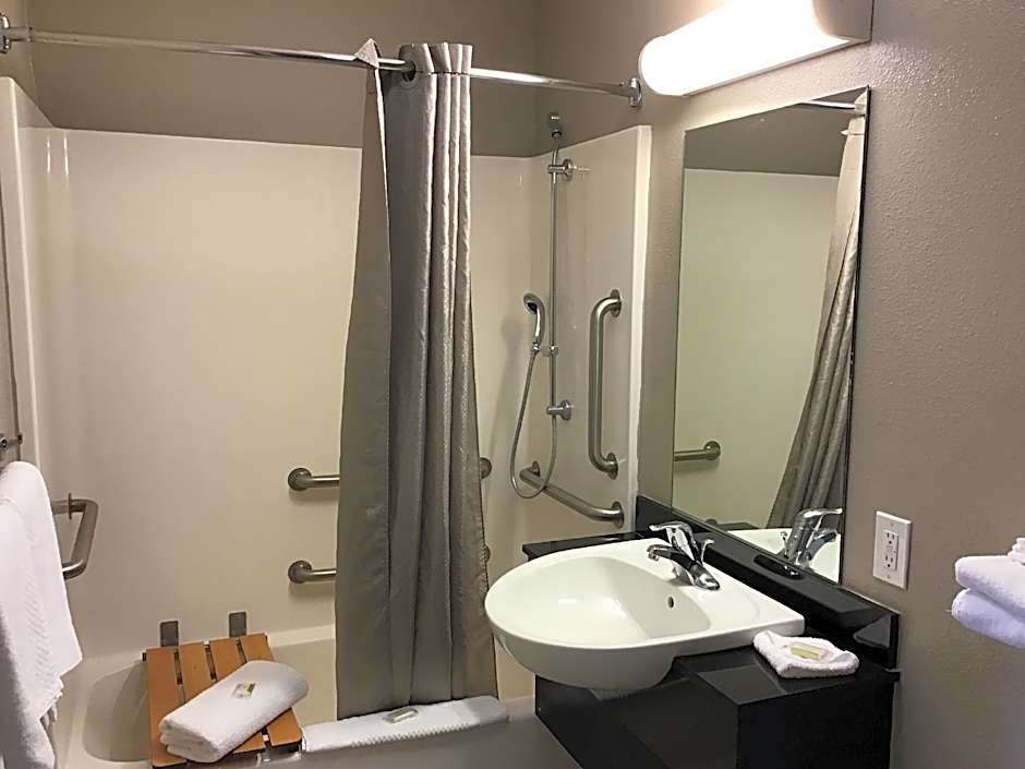 Super 8 by Wyndham Woods Cross - Salt Lake City North