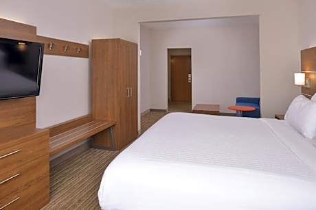 King Suite - Non-Smoking