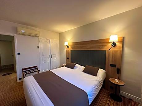 Club Room - 1 Double Bed & 1 Single Bed - 49 ft²