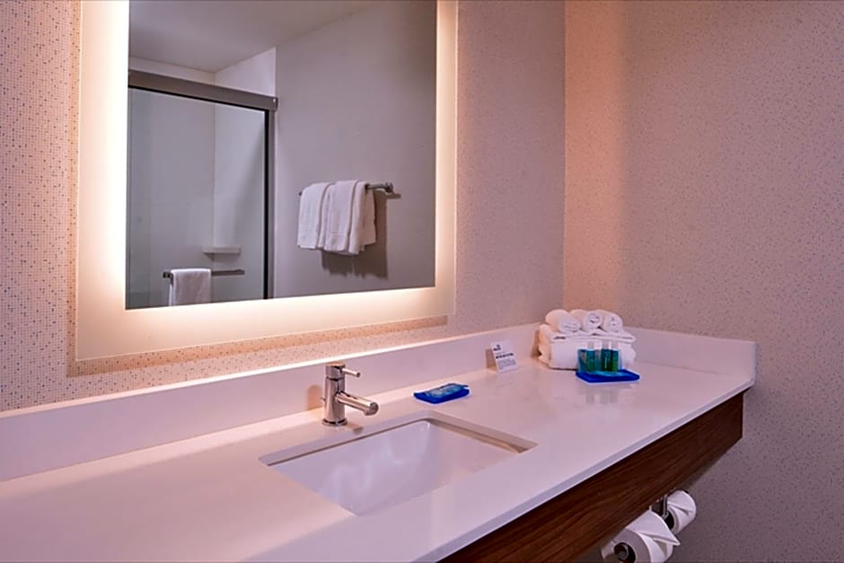 Holiday Inn Express Madera, an IHG Hotel
