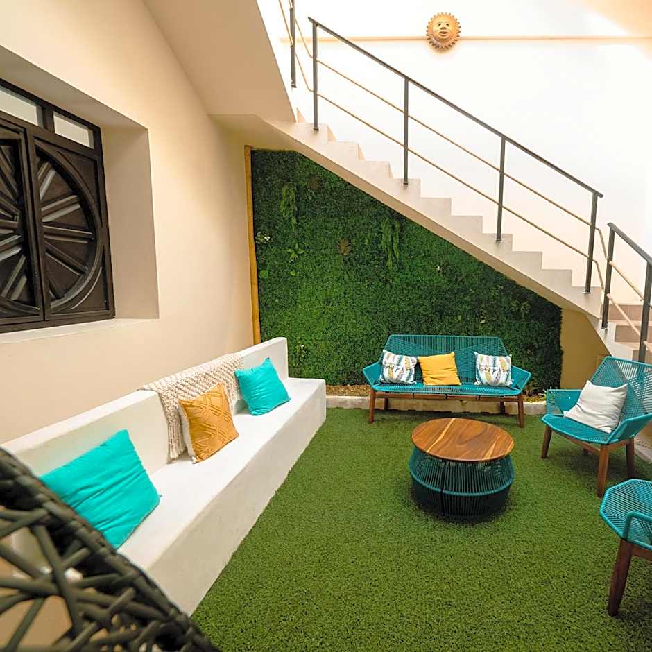 Nido Colibrí - Private Rooms and hostel Dorms in Remate de Paseo Montejo
