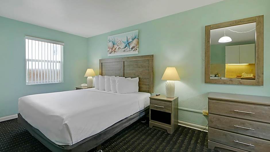 Ocean Court Beachfront Hotel