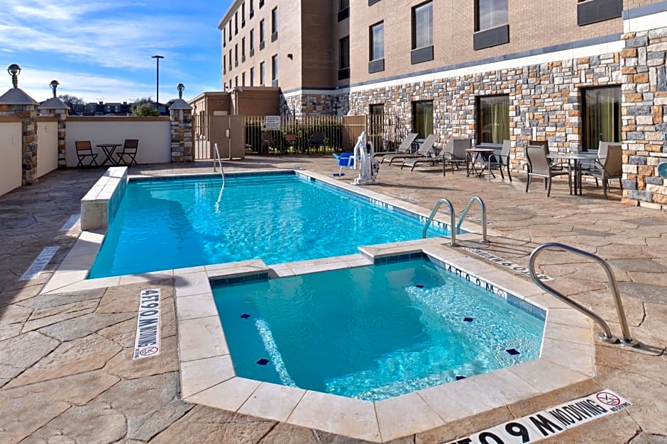 Holiday Inn Express Hotel & Suites Dallas South - DeSoto