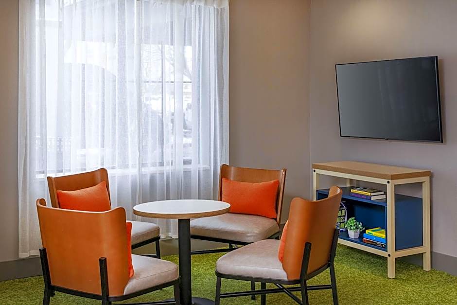 Spark by Hilton Denver International Airport