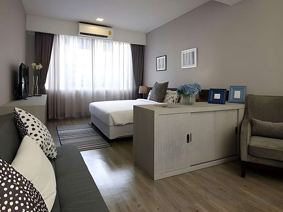 Ratchadamnoen Residence