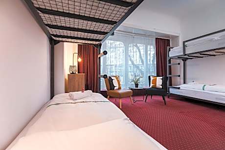 Bed in 4-Bed Mixed Dormitory Room