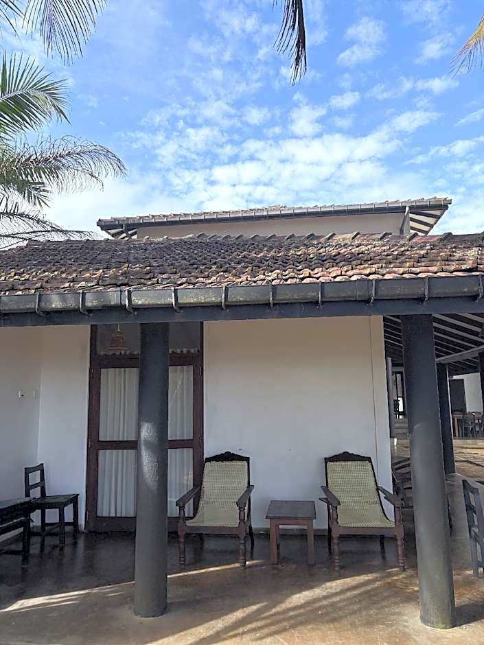 Curry Bowl Restaurant & Turtles Rest