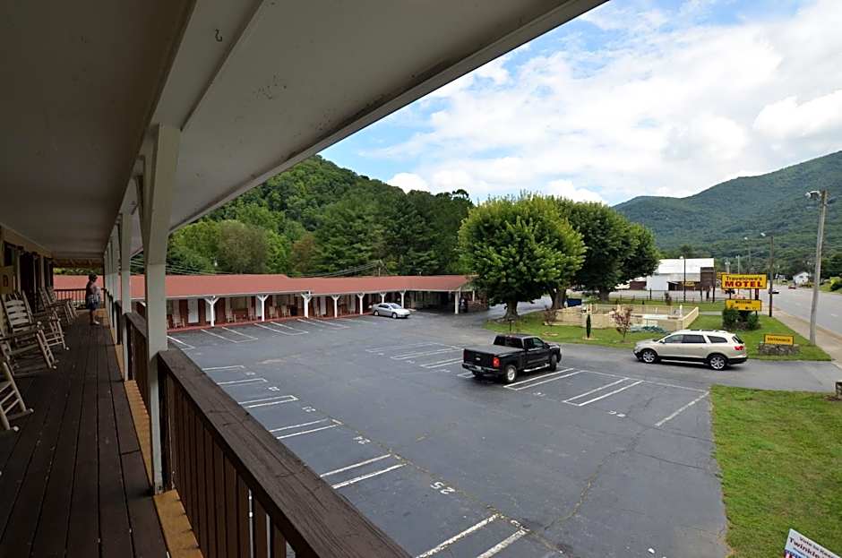 Travelowes Motel - Maggie Valley