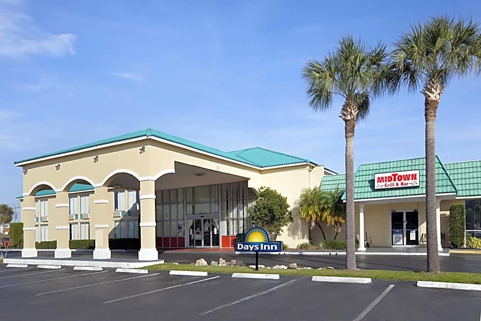 Days Inn & Suites by Wyndham Fort Pierce Midtown