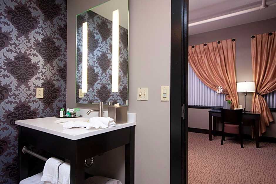 The Giacomo Niagara Falls NY, an Ascend Collection Hotel