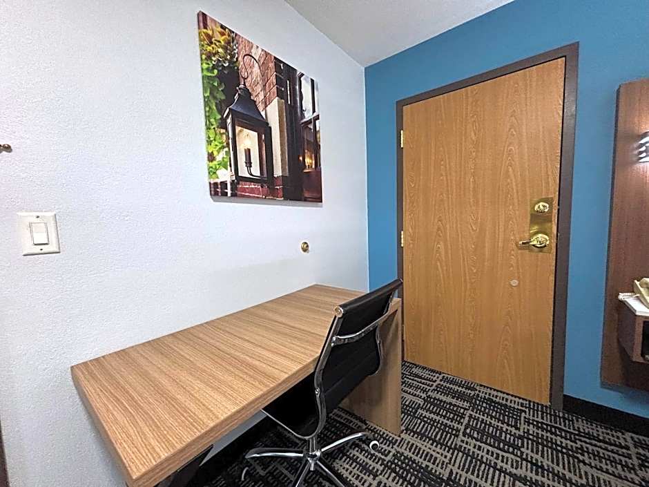 Jacksonville Inn & Suites