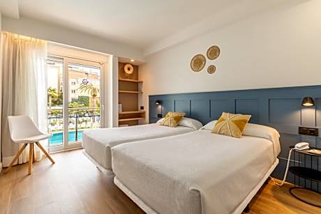 Triple Room with Pool View