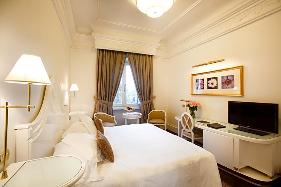 Photo 1 of 8 of Superior Double Room