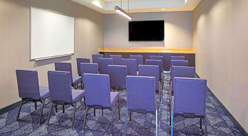Courtyard by Marriott Long Beach Airport