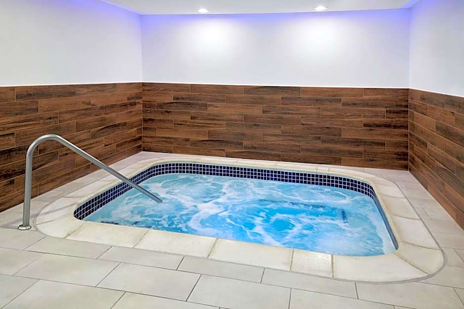 Fairfield Inn & Suites by Marriott Detroit Farmington Hills