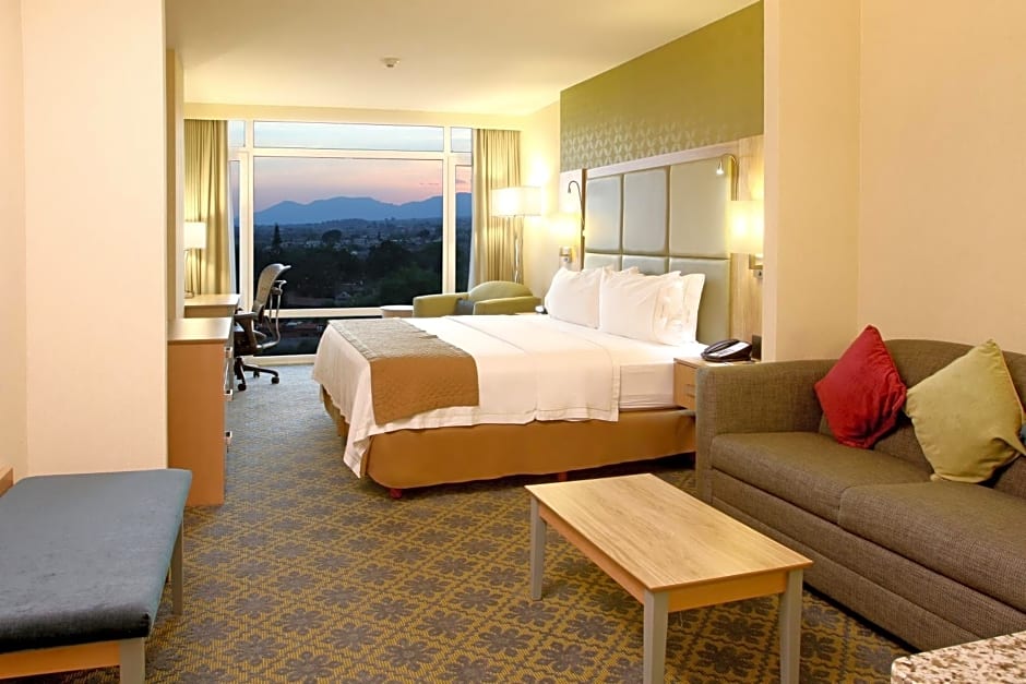 Holiday Inn Express & Suites Cuernavaca By IHG