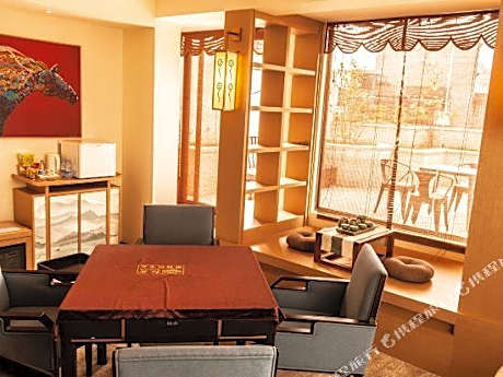 Xiangguo Holiday Hotel