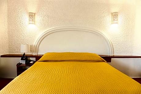 JUNIOR WITH 1 KING SIZE BED