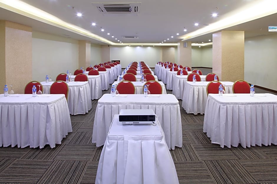 Hotel Senbayrak City