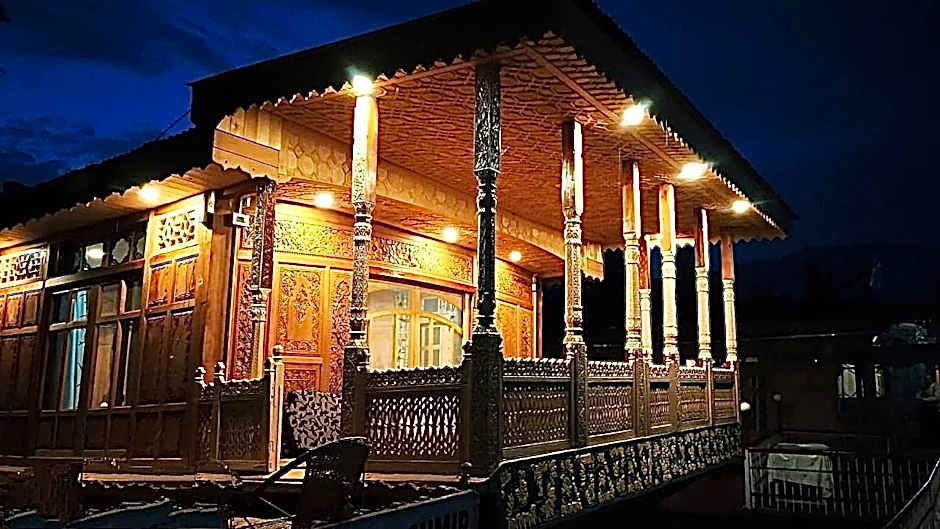 Prince of Kashmir Luxury Houseboat