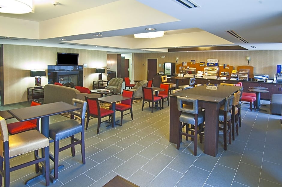 Holiday Inn Express & Suites Jackson/Pearl International Airport By IHG