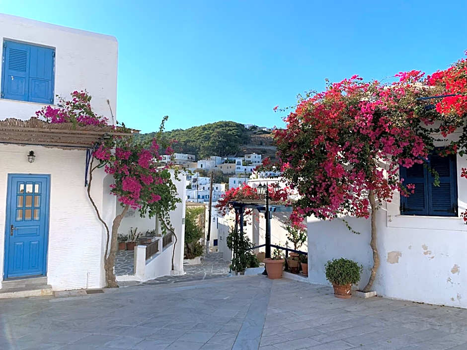 Superb Naxos Apartment Triple Studio Semi-Basement Private Balcony