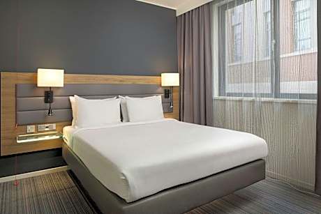 Family Room, 1 Queen Bed with Sofa bed (1 Queen Bed and 1 Double Sofa Bed)