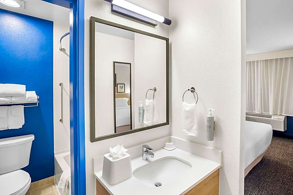 Spark by Hilton Kent Seattle