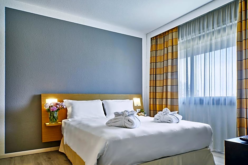 Living Place Hotel
