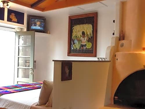 Les Artistes Inn