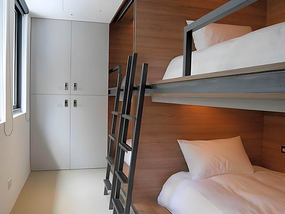 Bouti City Capsule Inn