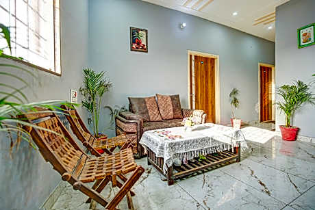 OYO 90703 Avyan Villa