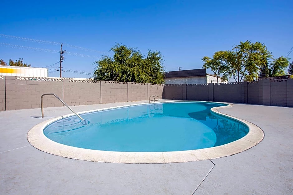 Travelodge Fresno Yosemite – Fresno, CA